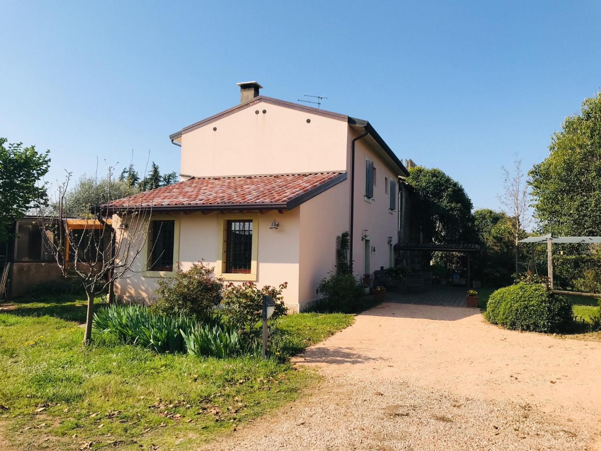 Una Casa Di Campagna Dossobuono Eksteriør bilde